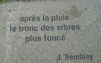 Haiku stenciled on the sidewalk during Sous vos pas des poemes, a project by Jeanne Painchaud.